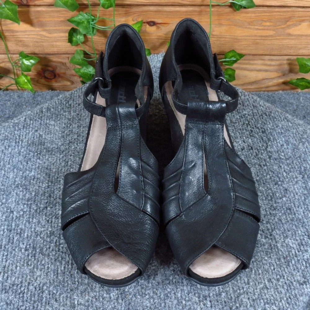 Earth Primrose Women Wedge Sandal Size 9 Comfort Walking Black Leather T-Strap